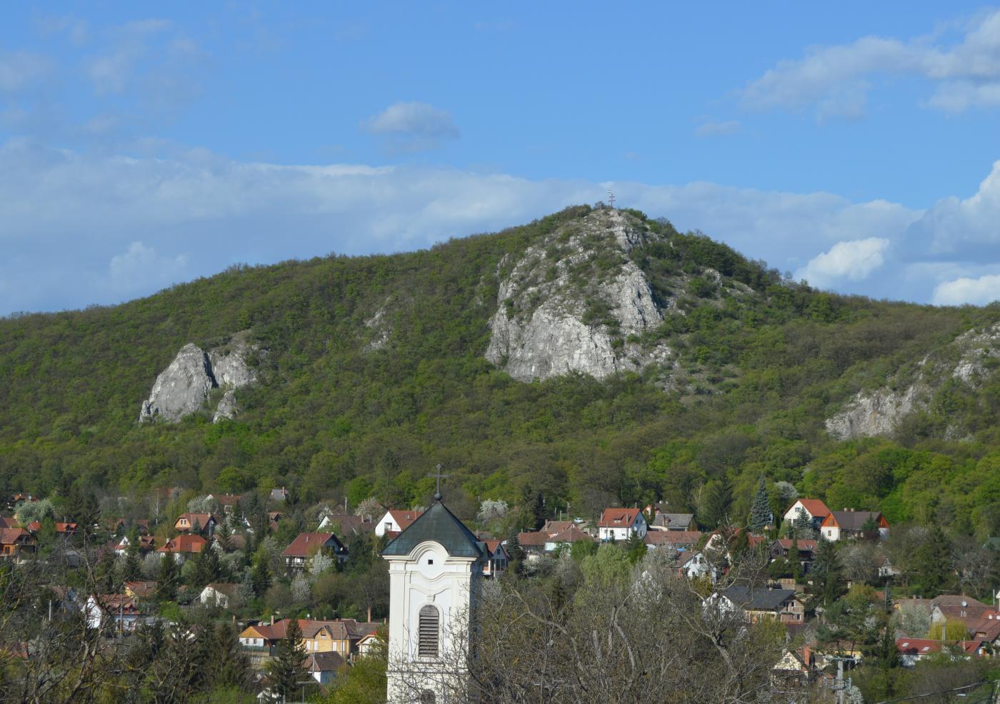 Oszoly-csúcs és szerb templom